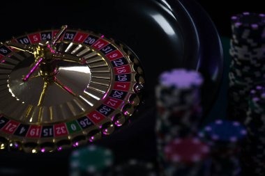 Live Lucky Twins dealer studio with multiple camera angles showing card dealing